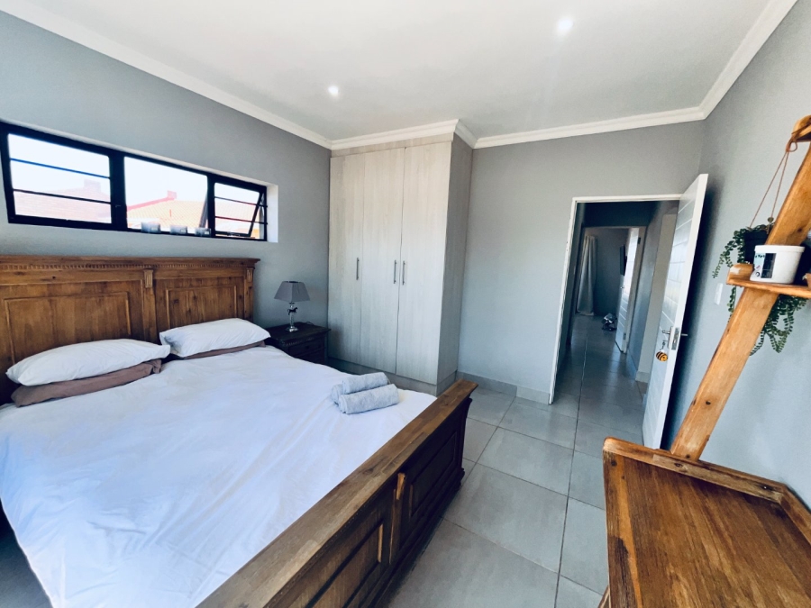 4 Bedroom Property for Sale in Wavecrest Eastern Cape